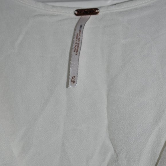 Free people white vneck top with boho sleeves - Picture 2 of 5